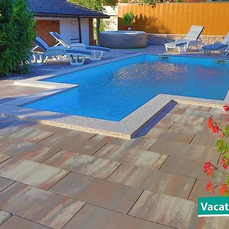 Vacation Home Alan 2 Kulen Vakuf Bagian luar foto