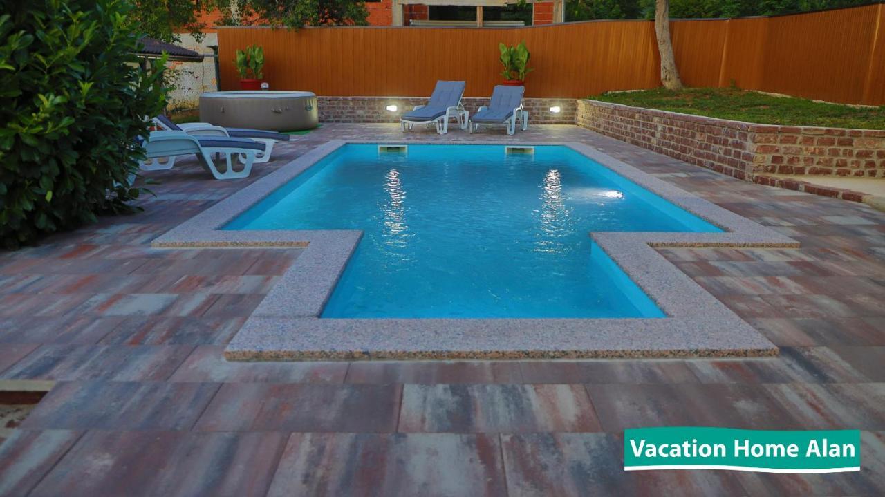 Vacation Home Alan 2 Kulen Vakuf Bagian luar foto