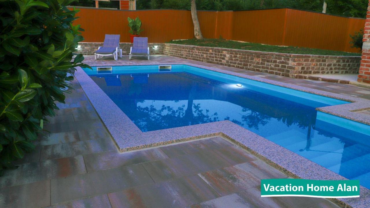 Vacation Home Alan 2 Kulen Vakuf Bagian luar foto