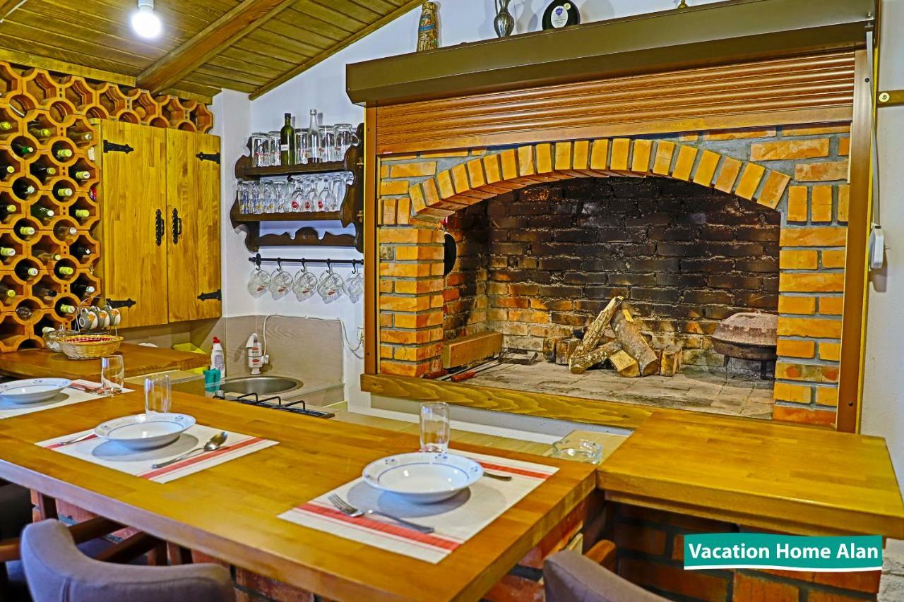 Vacation Home Alan 2 Kulen Vakuf Bagian luar foto