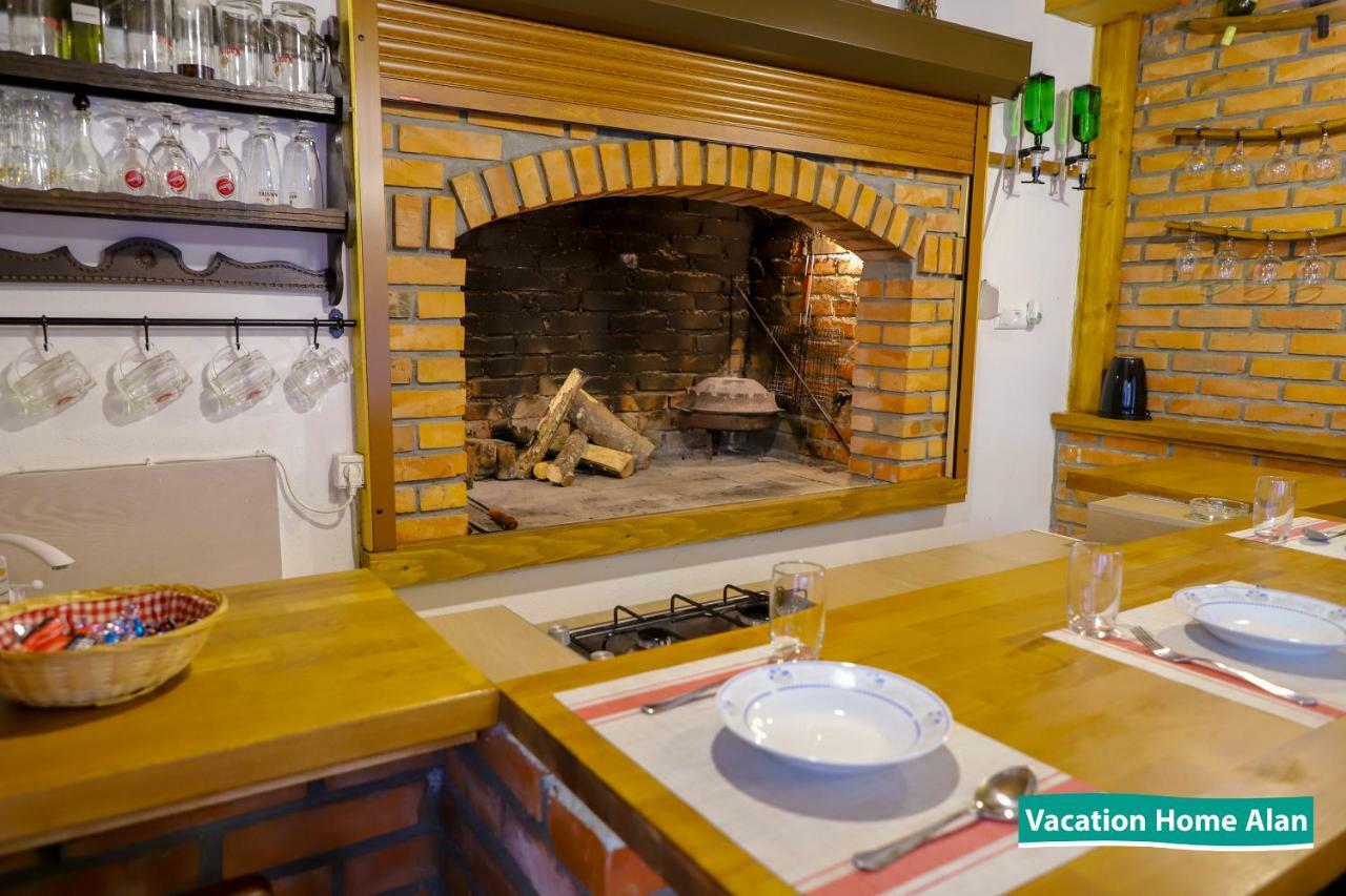 Vacation Home Alan 2 Kulen Vakuf Bagian luar foto